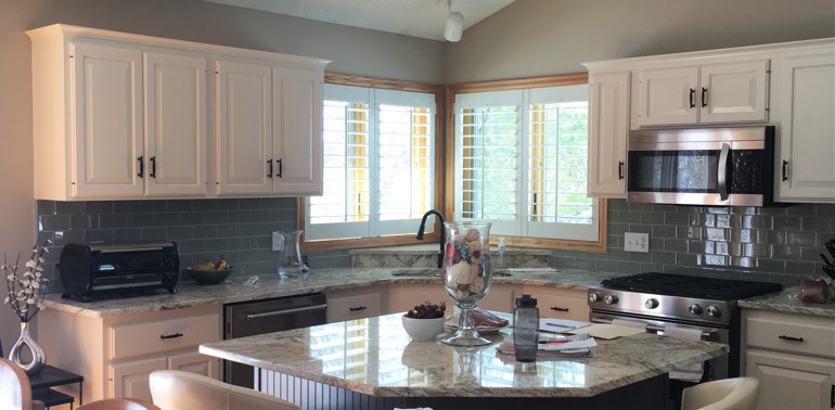 Destin kitchen with shutters and appliances